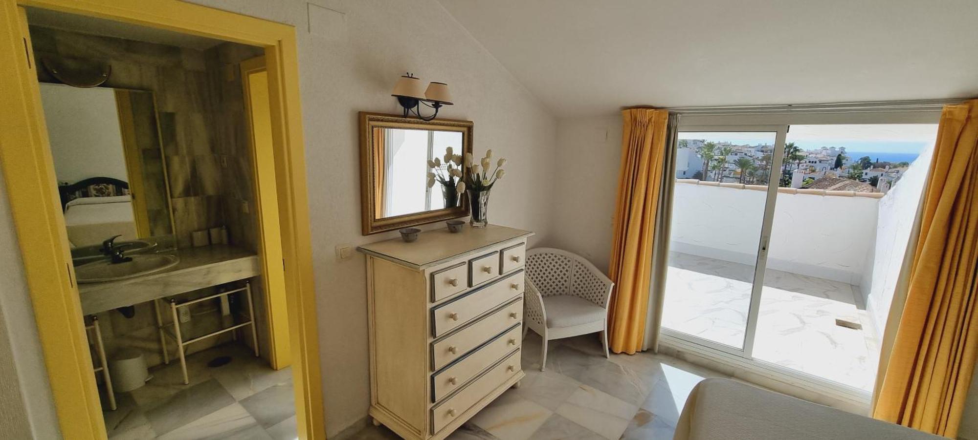 Appartamento Duplex Nueva Andalucia Con Maravillosas Vistas Al Mar